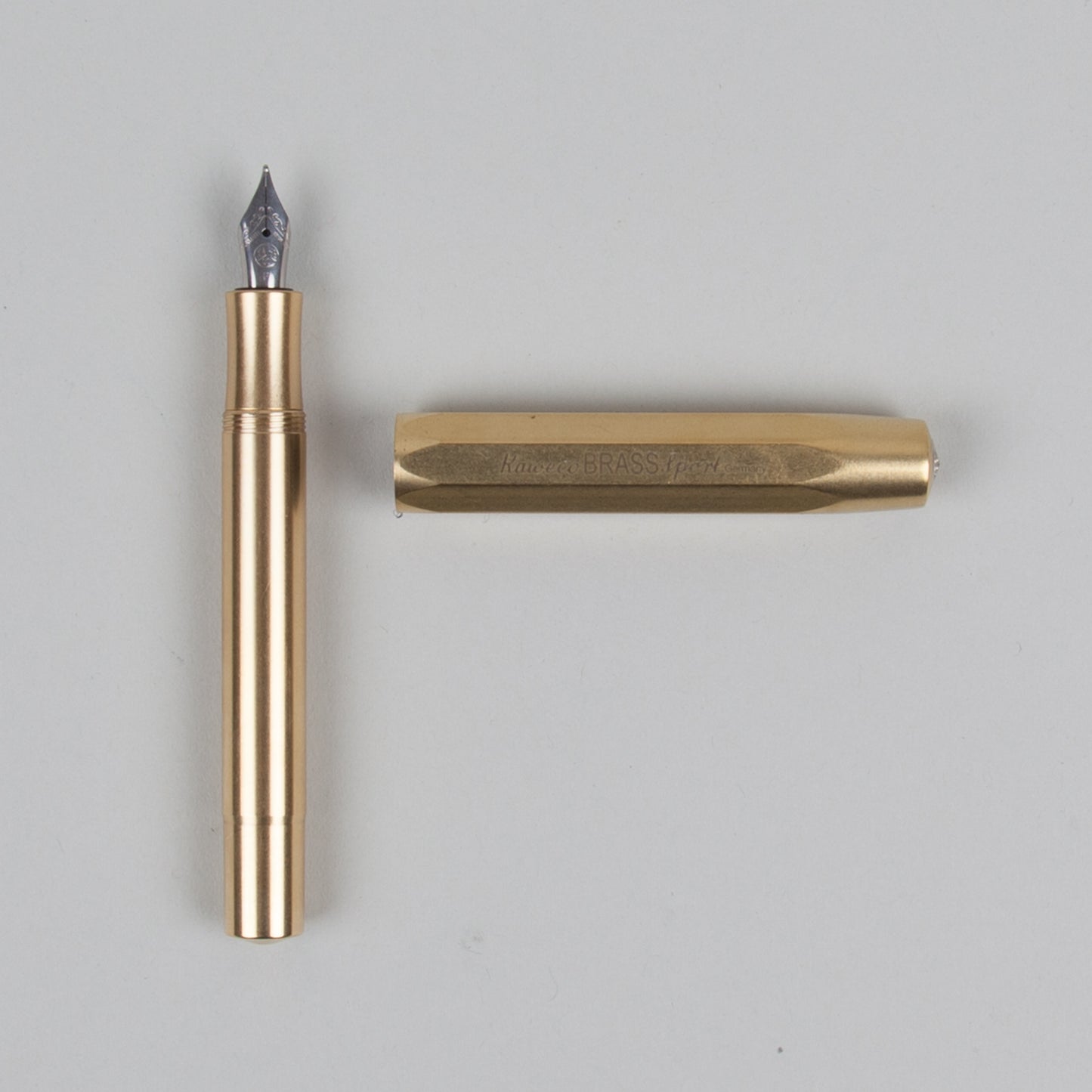 fountain pen and lid
